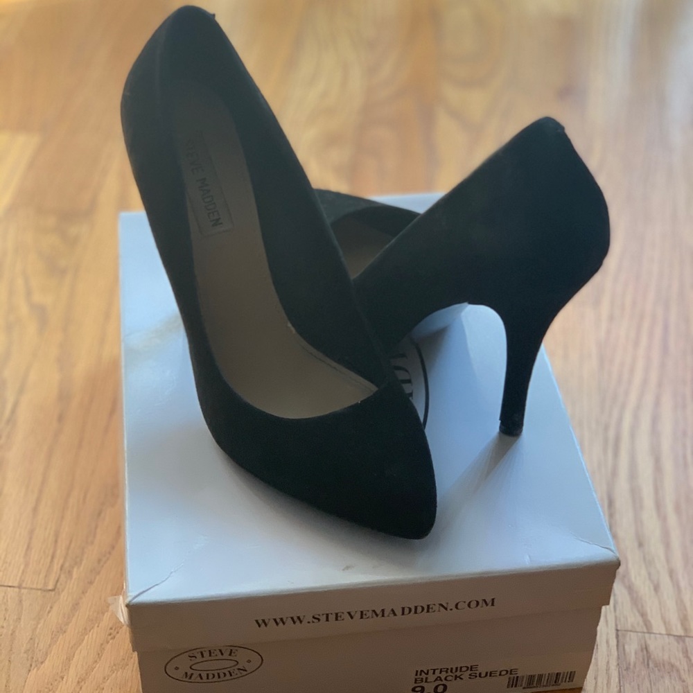 Steve Madden Intrude Black Suede Pumps